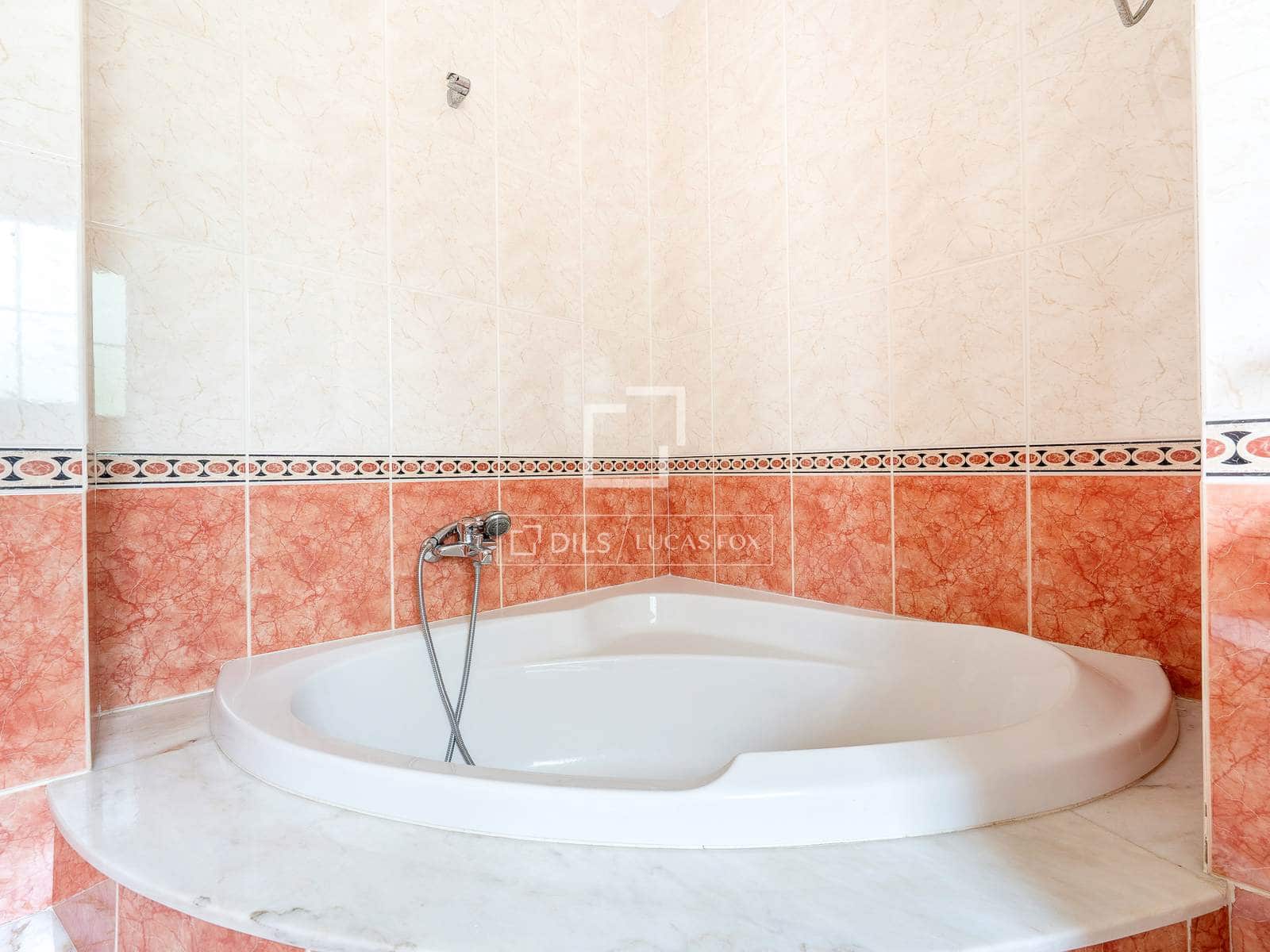 4 soveværelse Villa til salg i Banyeres del Penedes med swimmingpool garage - € 649.000 (Ref: 9935102)