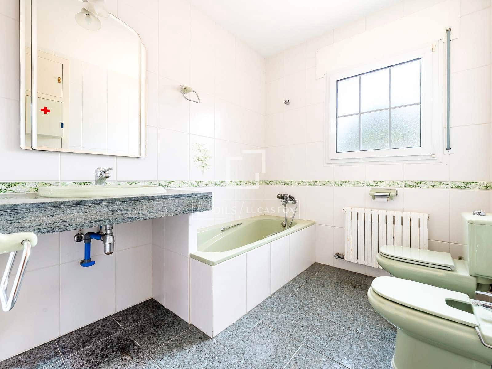 4 soveværelse Villa til salg i Banyeres del Penedes med swimmingpool garage - € 649.000 (Ref: 9935102)