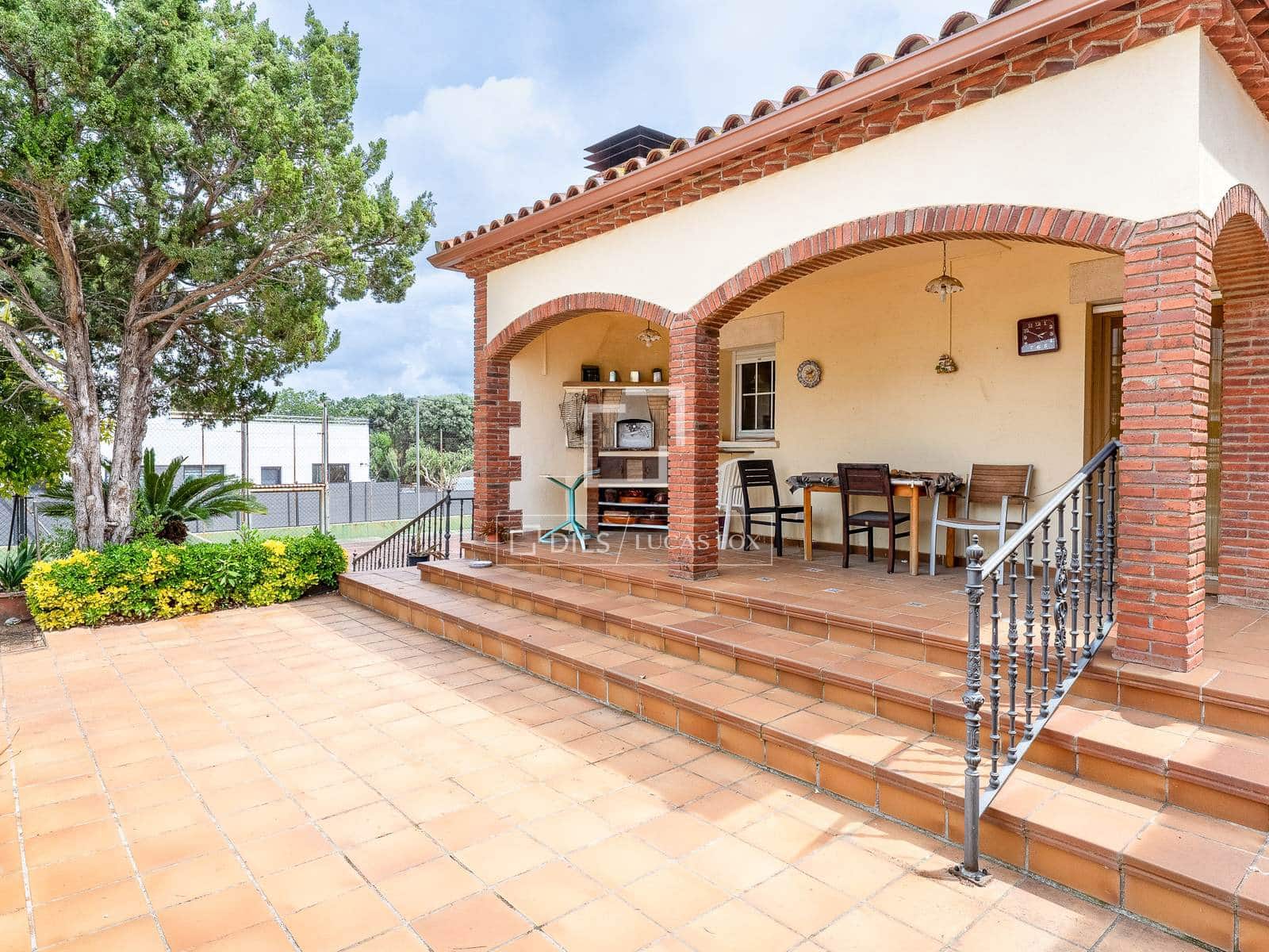 4 soveværelse Villa til salg i Banyeres del Penedes med swimmingpool garage - € 649.000 (Ref: 9935102)