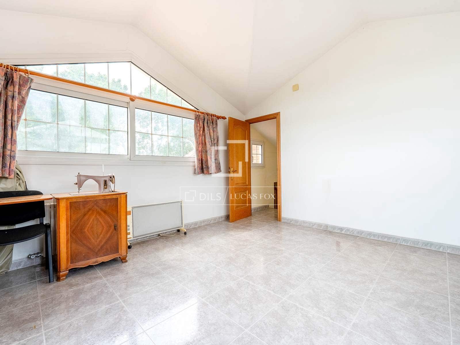 4 soveværelse Villa til salg i Banyeres del Penedes med swimmingpool garage - € 649.000 (Ref: 9935102)