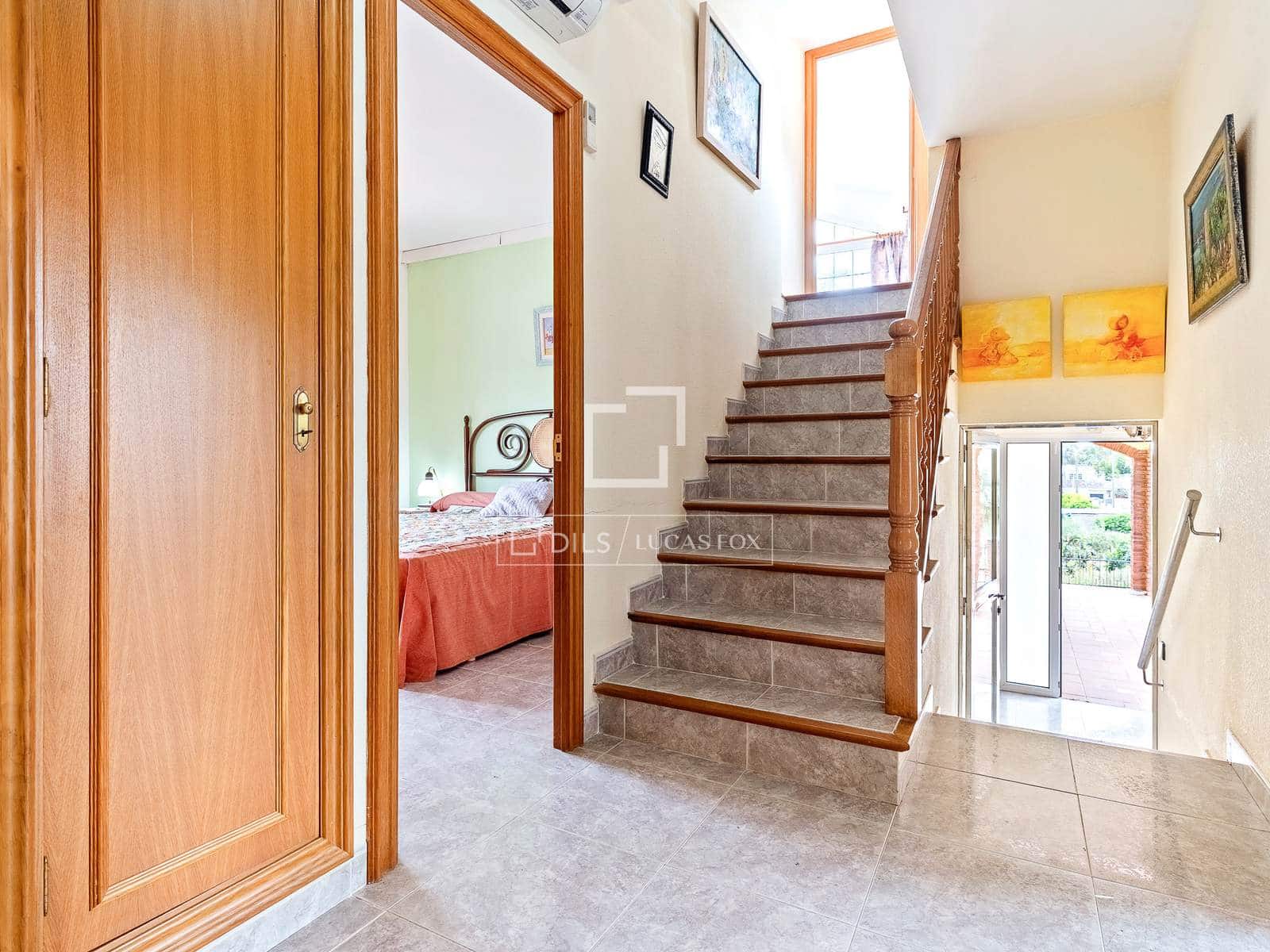 4 soveværelse Villa til salg i Banyeres del Penedes med swimmingpool garage - € 649.000 (Ref: 9935102)