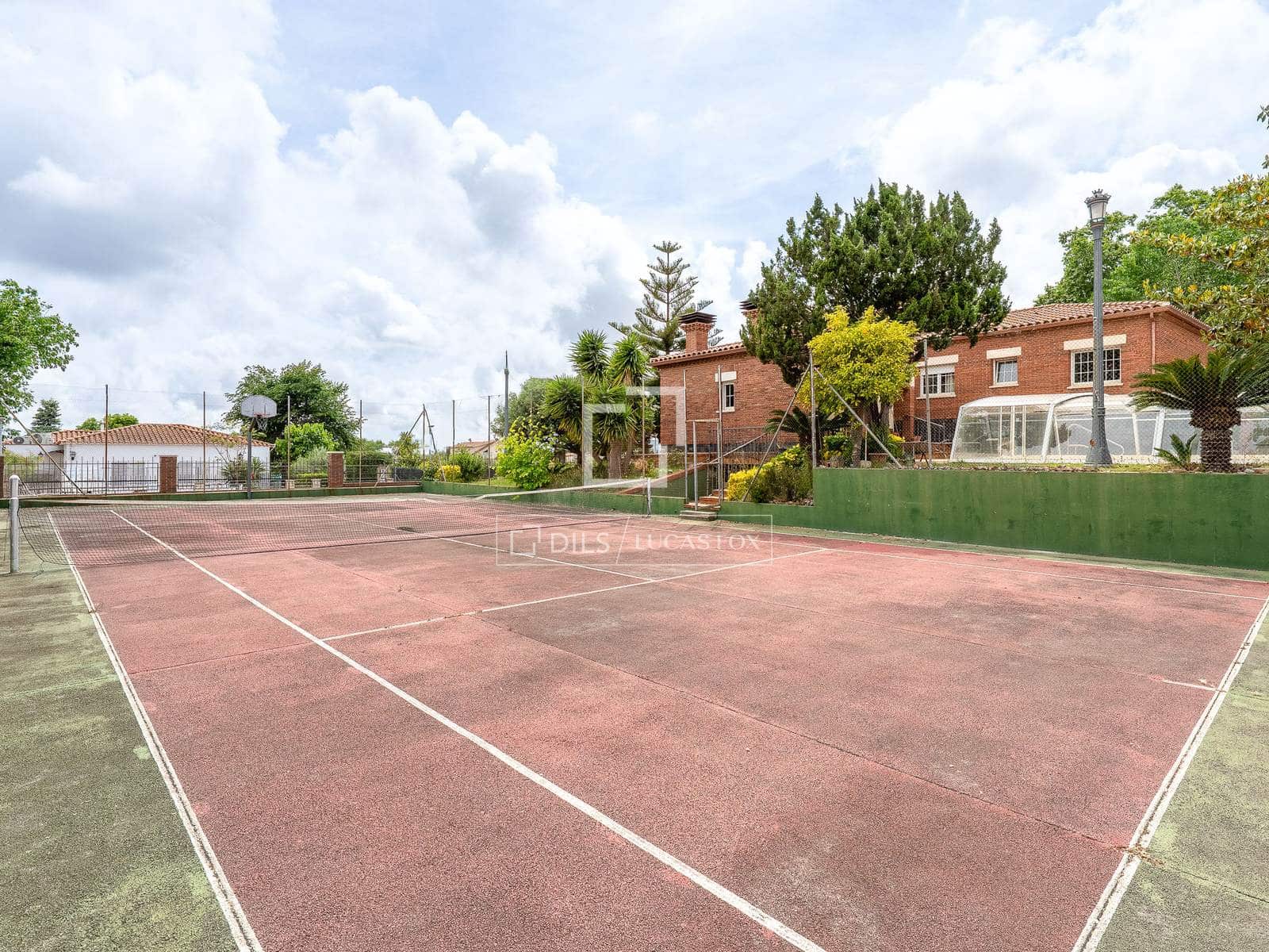 4 soveværelse Villa til salg i Banyeres del Penedes med swimmingpool garage - € 649.000 (Ref: 9935102)