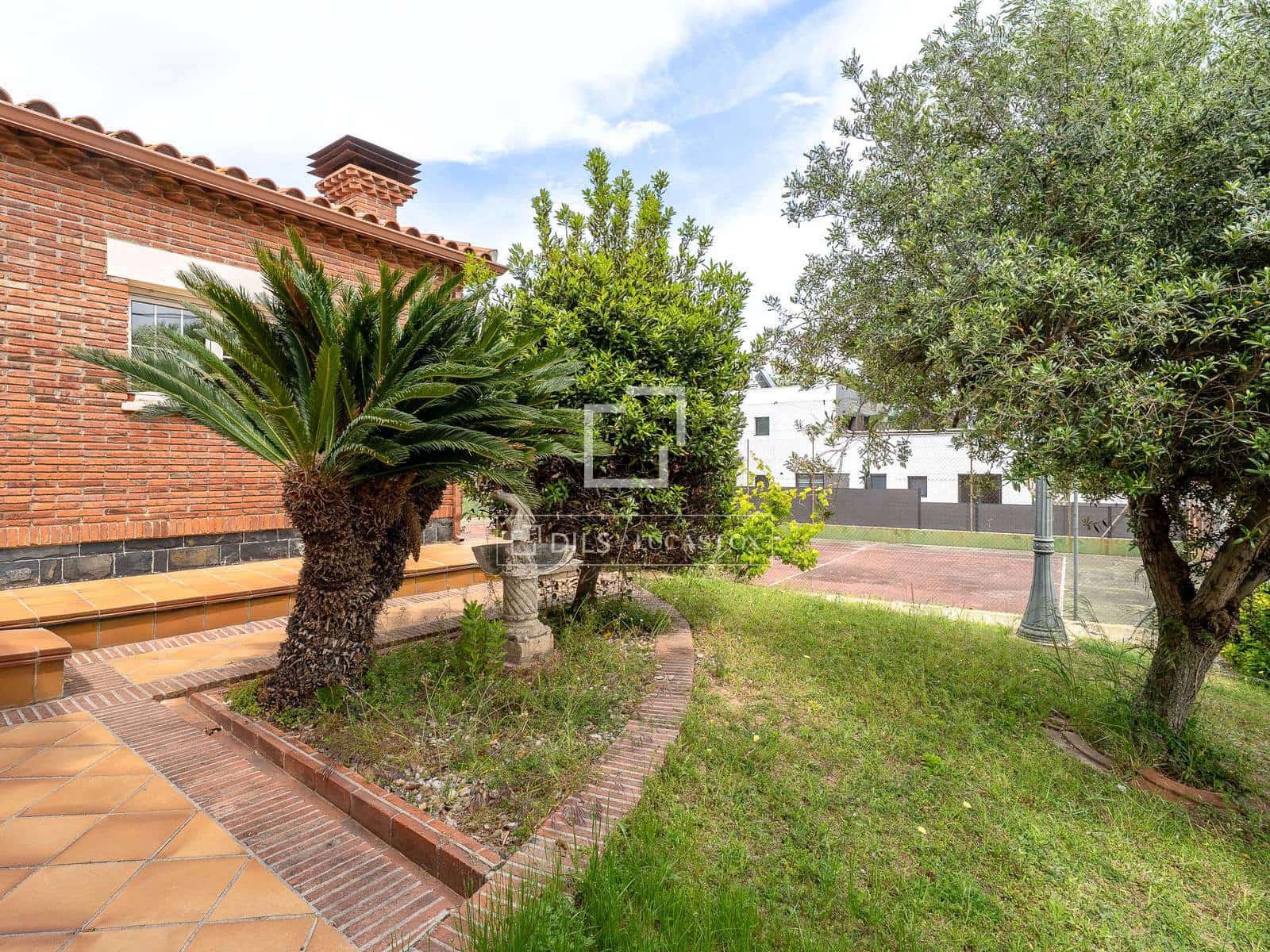 4 soveværelse Villa til salg i Banyeres del Penedes med swimmingpool garage - € 649.000 (Ref: 9935102)
