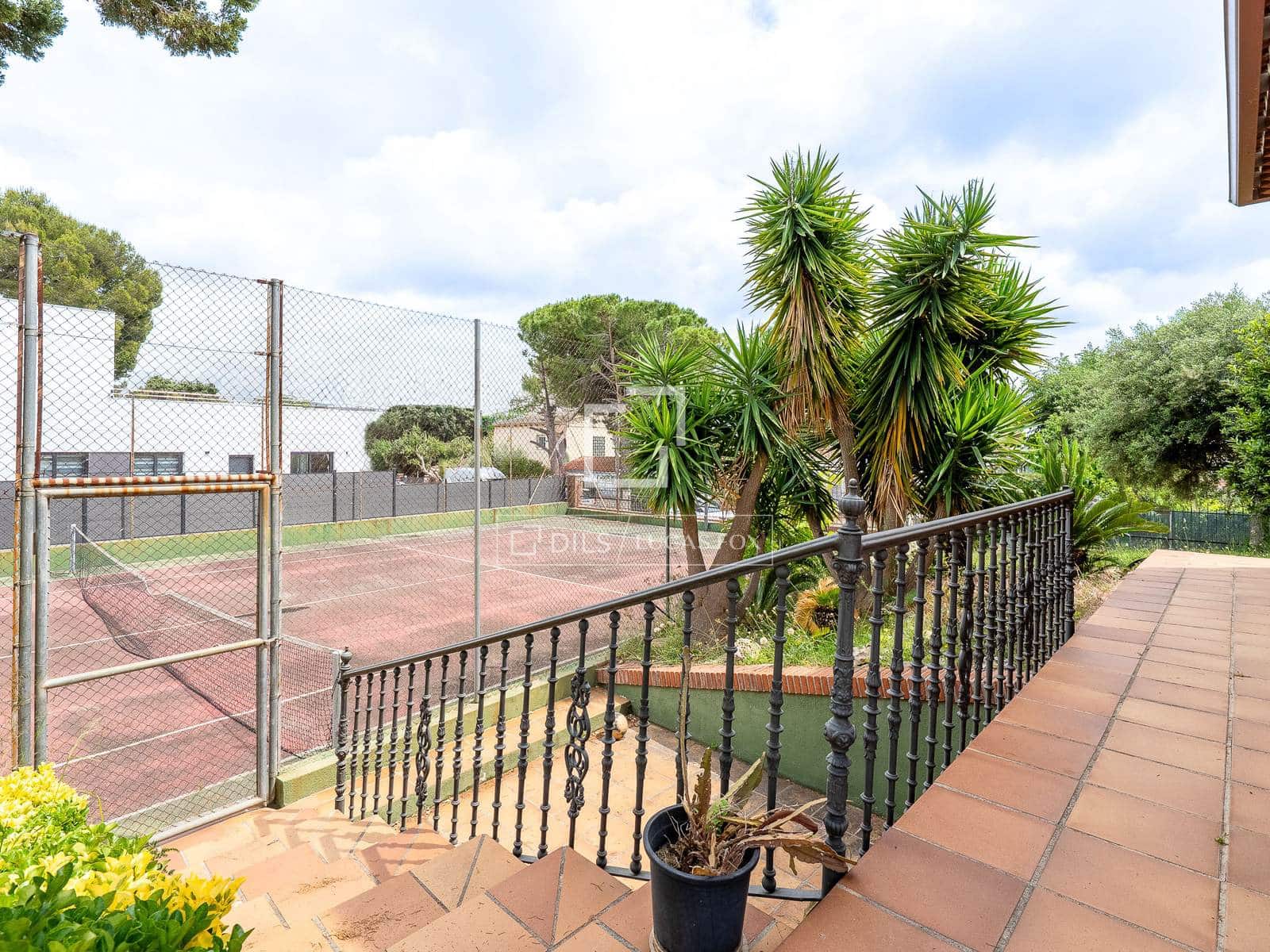 4 soveværelse Villa til salg i Banyeres del Penedes med swimmingpool garage - € 649.000 (Ref: 9935102)