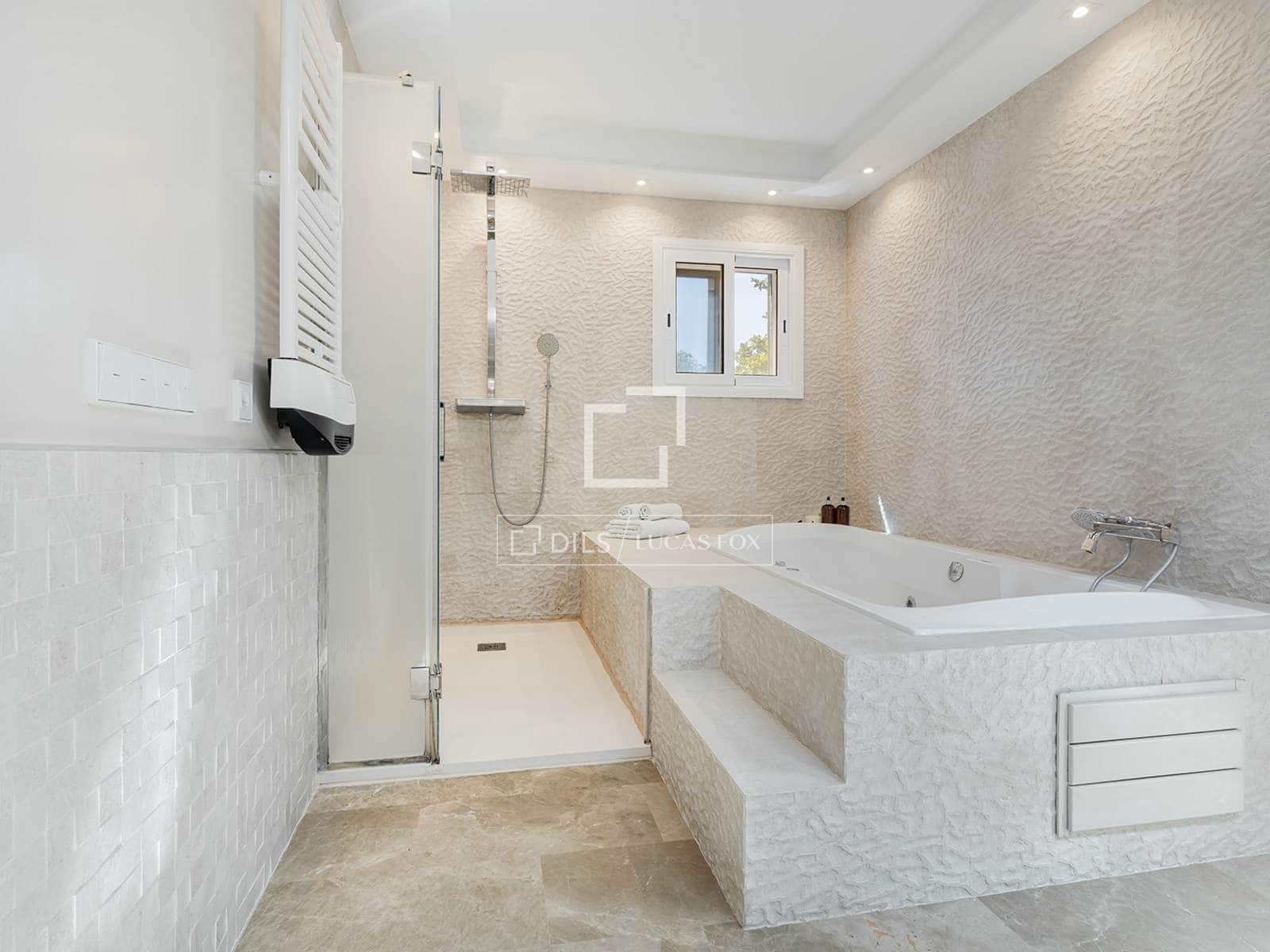 6 bedroom Villa for rent in Castelldefels with pool garage - € 8,900 (Ref: 9935179)