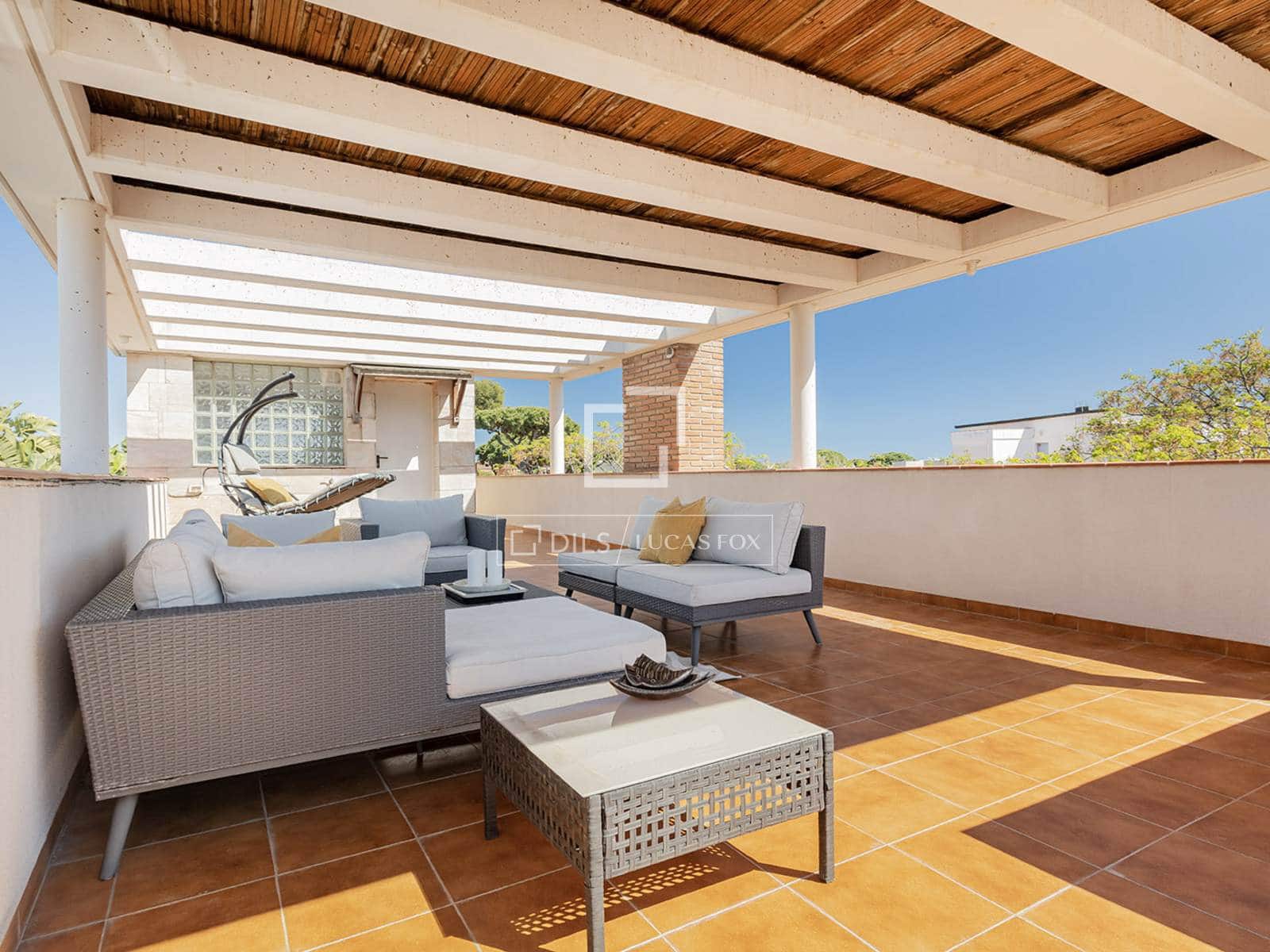6 bedroom Villa for rent in Castelldefels with pool garage - € 8,900 (Ref: 9935179)