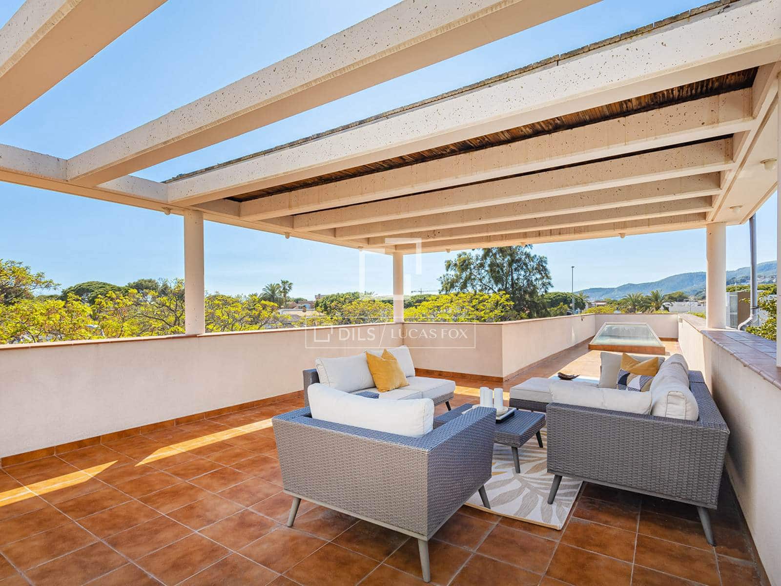 6 bedroom Villa for rent in Castelldefels with pool garage - € 8,900 (Ref: 9935179)
