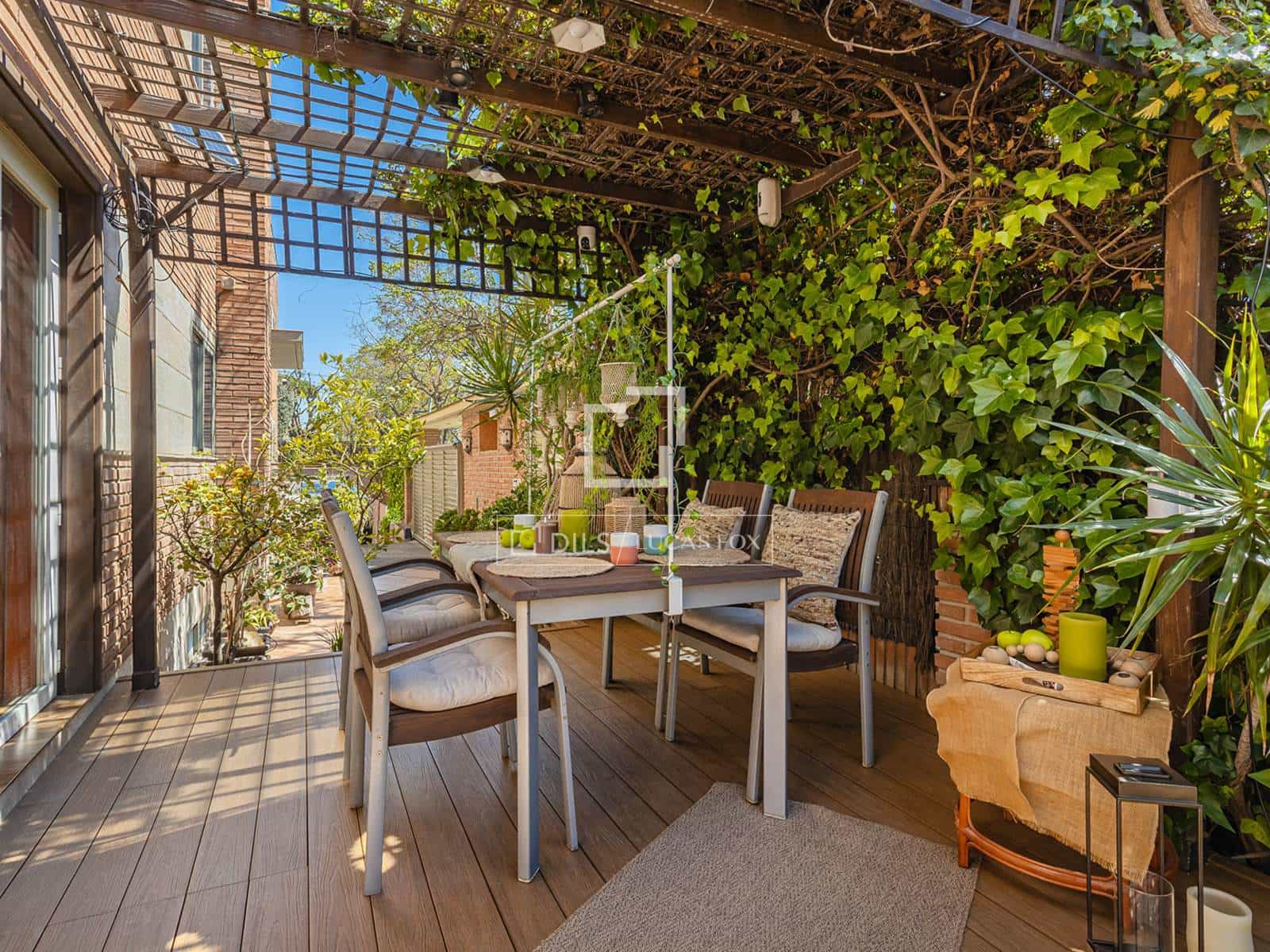 6 bedroom Villa for rent in Castelldefels with pool garage - € 8,900 (Ref: 9935179)