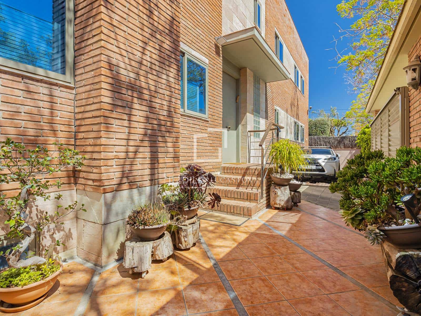 6 bedroom Villa for rent in Castelldefels with pool garage - € 8,900 (Ref: 9935179)