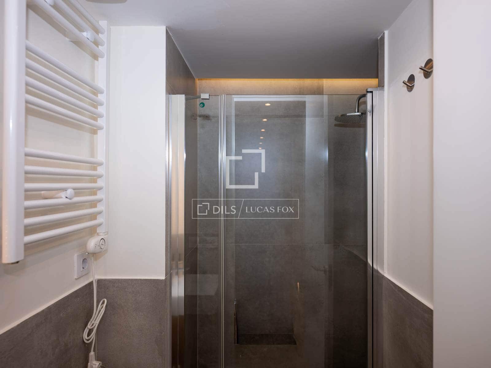 3 slaapkamer Appartement te huur in Madrid stad met garage - € 2.700 (Ref: 9935180)