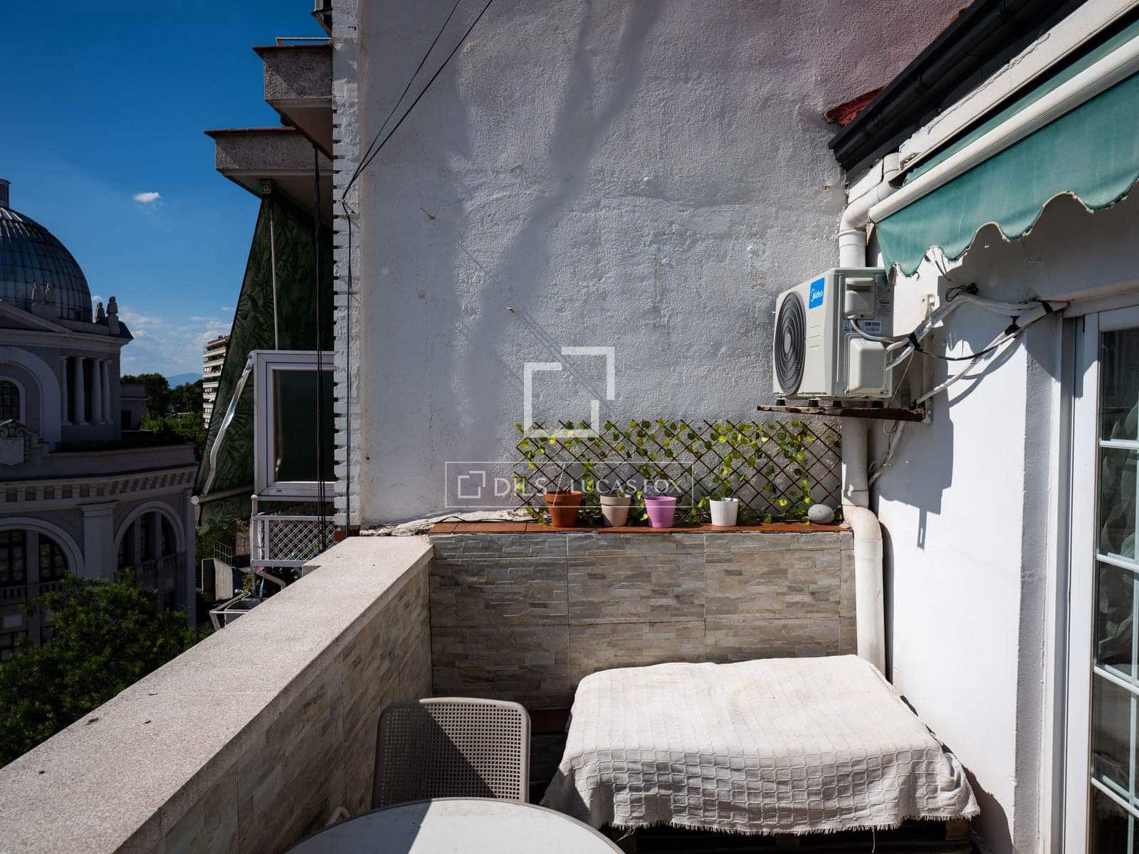 1 slaapkamer Penthouse te huur in Madrid stad - € 1.600 (Ref: 9935181)