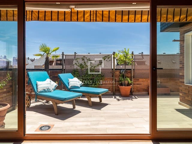 4 soverom Penthouse til salgs i Majadahonda med svømmebasseng garasje - € 1 240 000 (Ref: 9935183)