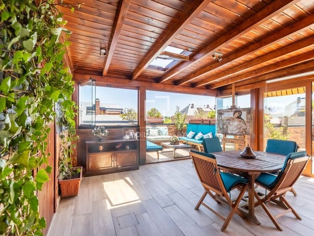 4 soverom Penthouse til salgs i Majadahonda med svømmebasseng garasje - € 1 240 000 (Ref: 9935183)