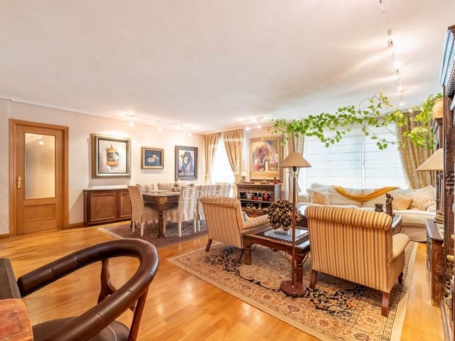4 soverom Penthouse til salgs i Majadahonda med svømmebasseng garasje - € 1 240 000 (Ref: 9935183)
