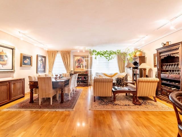 4 soverom Penthouse til salgs i Majadahonda med svømmebasseng garasje - € 1 240 000 (Ref: 9935183)