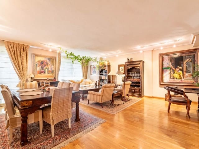 4 soverom Penthouse til salgs i Majadahonda med svømmebasseng garasje - € 1 240 000 (Ref: 9935183)