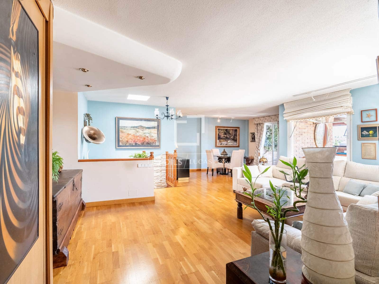 4 soverom Penthouse til salgs i Majadahonda med svømmebasseng garasje - € 1 240 000 (Ref: 9935183)