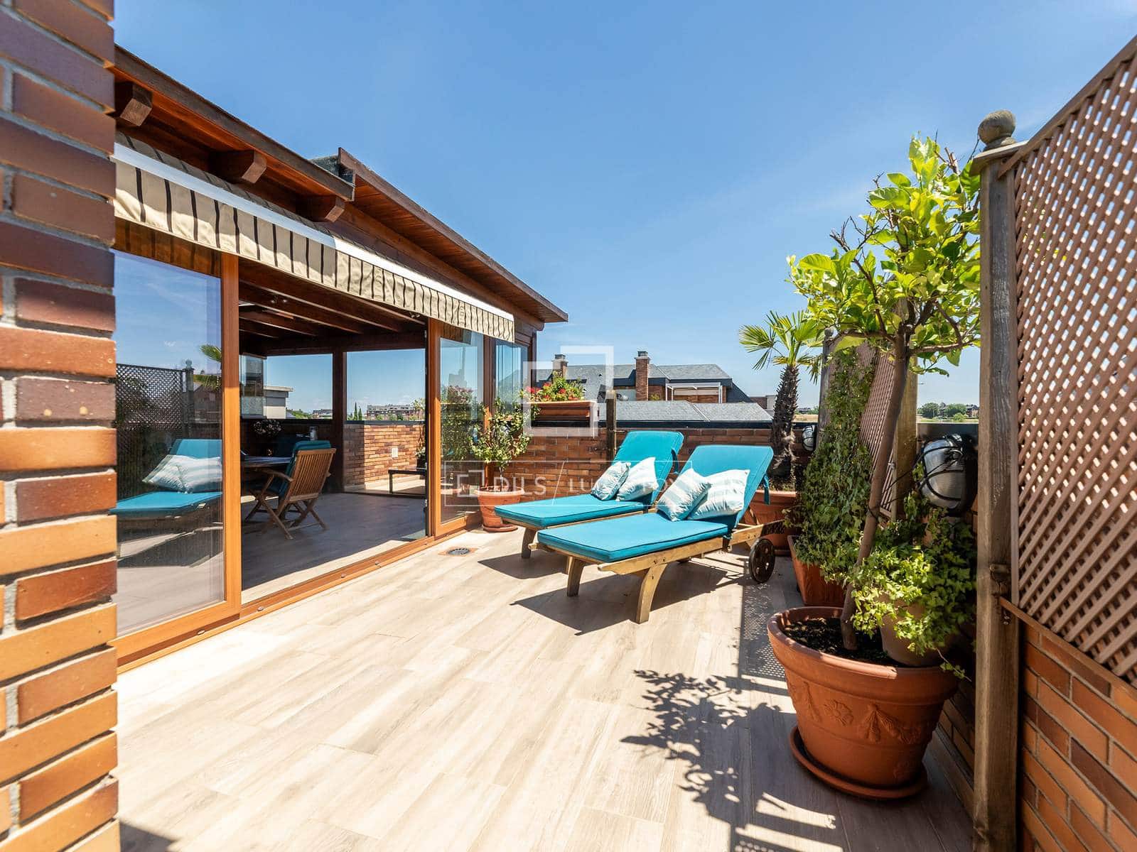 4 soverom Penthouse til salgs i Majadahonda med svømmebasseng garasje - € 1 240 000 (Ref: 9935183)