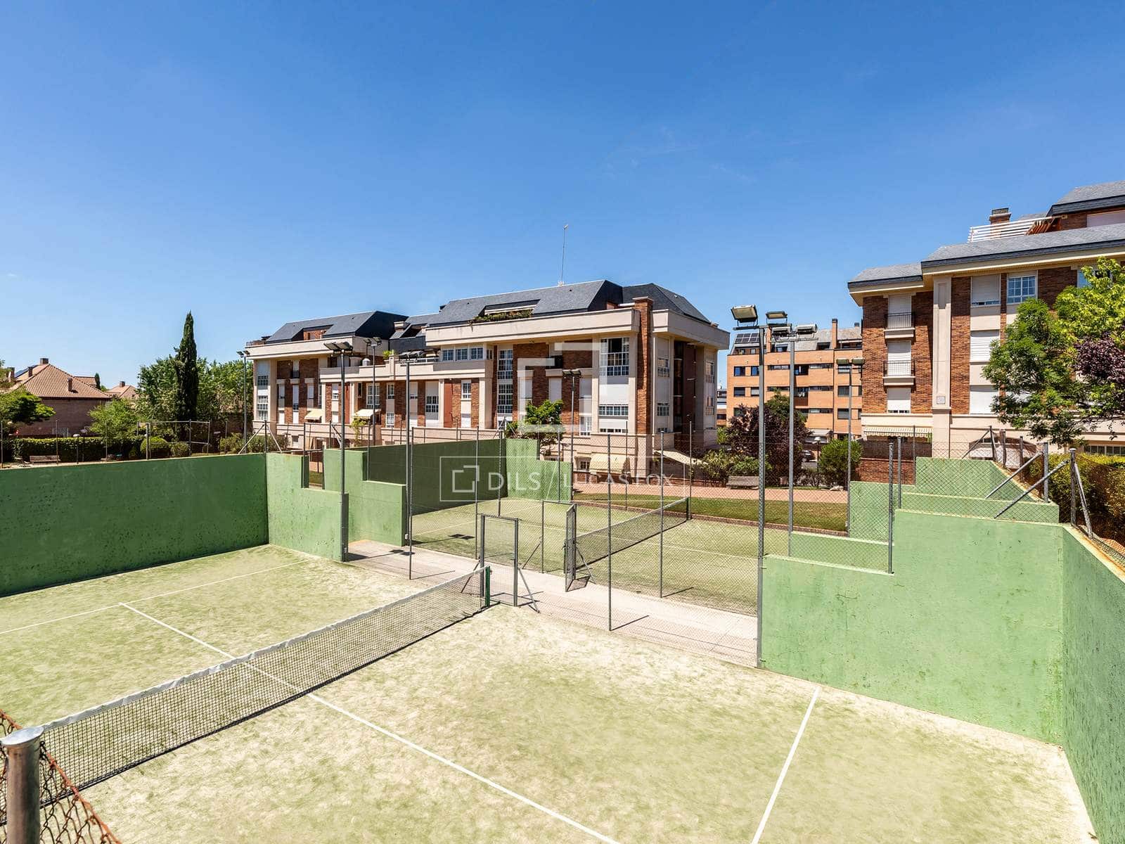4 soverom Penthouse til salgs i Majadahonda med svømmebasseng garasje - € 1 240 000 (Ref: 9935183)