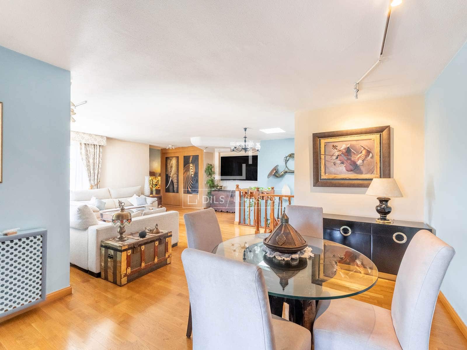 4 soverom Penthouse til salgs i Majadahonda med svømmebasseng garasje - € 1 240 000 (Ref: 9935183)