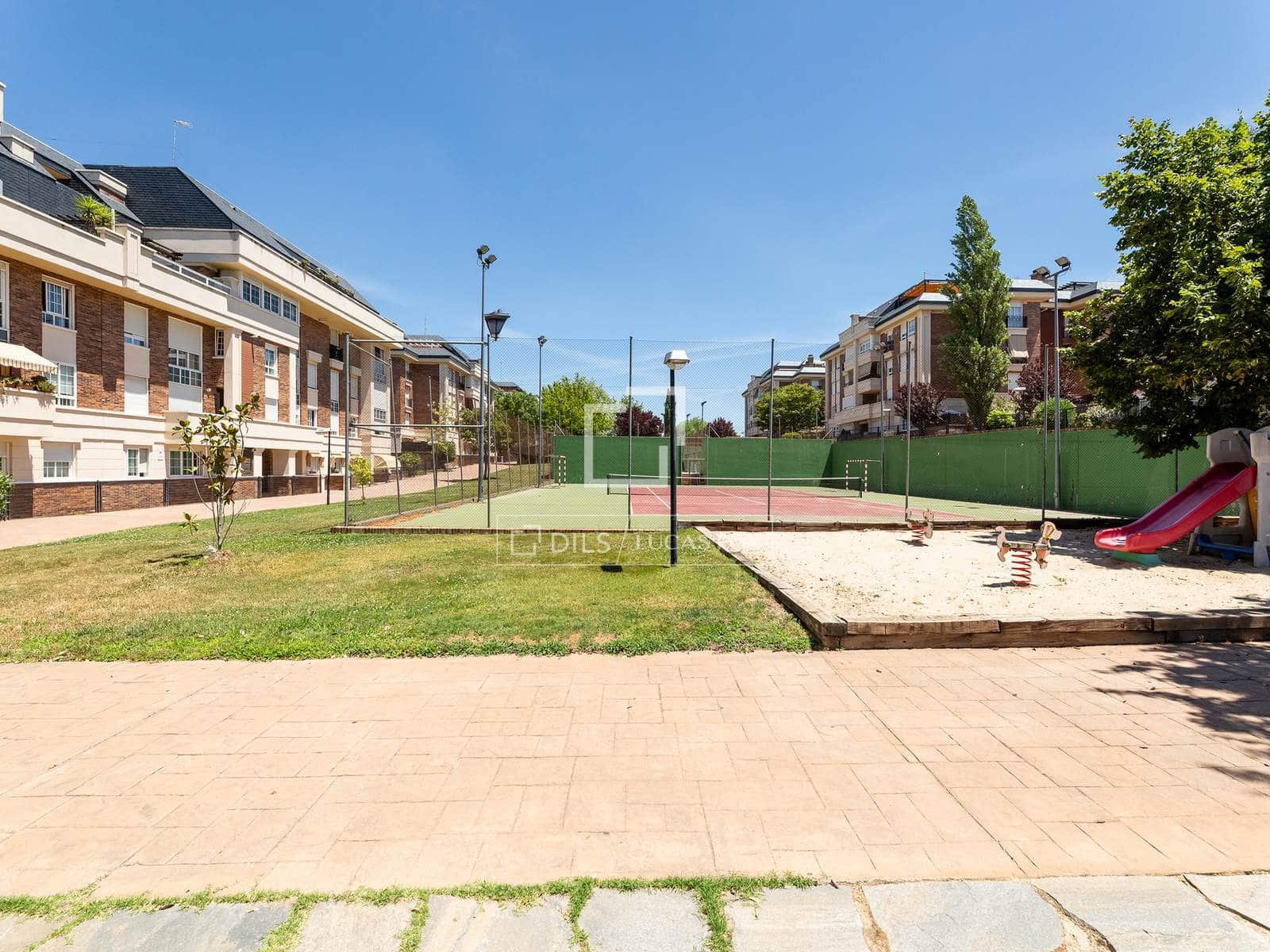 4 soverom Penthouse til salgs i Majadahonda med svømmebasseng garasje - € 1 240 000 (Ref: 9935183)