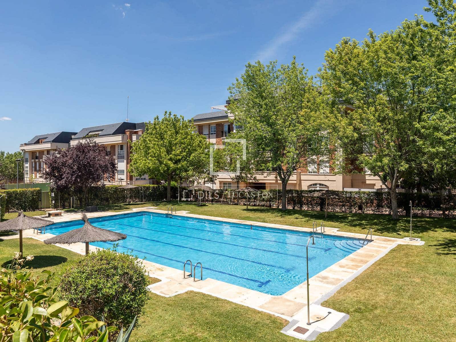 4 soverom Penthouse til salgs i Majadahonda med svømmebasseng garasje - € 1 240 000 (Ref: 9935183)