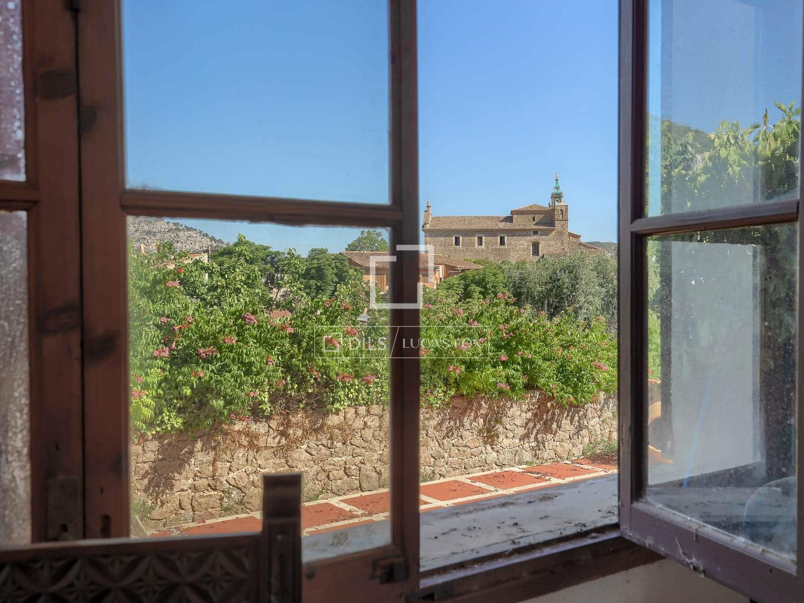 7 bedroom Villa for sale in Valldemosa with garage - € 3,900,000 (Ref: 9935184)
