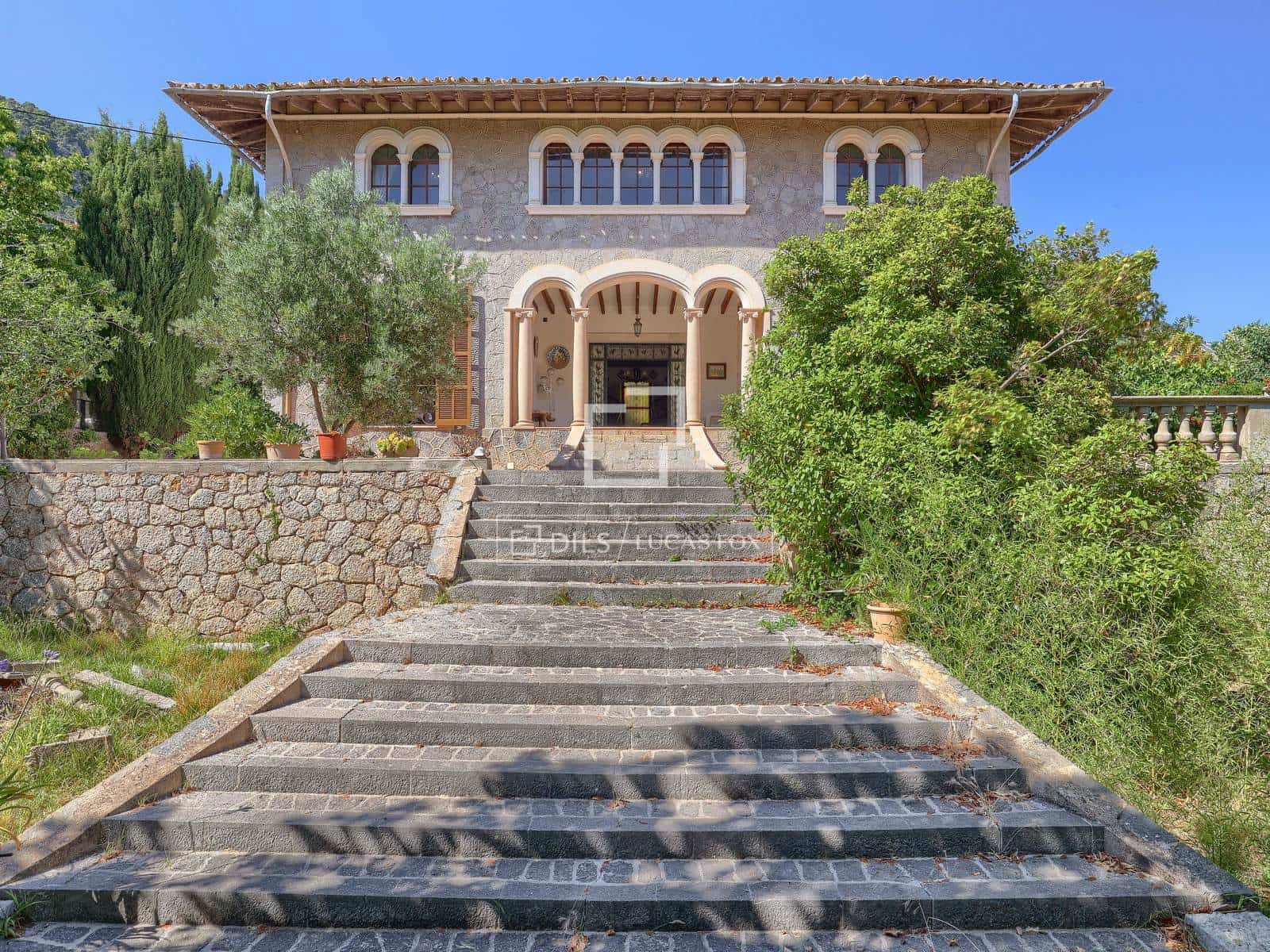7 bedroom Villa for sale in Valldemosa with garage - € 3,900,000 (Ref: 9935184)