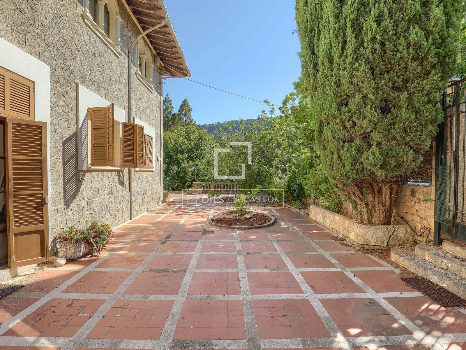 7 bedroom Villa for sale in Valldemosa with garage - € 3,900,000 (Ref: 9935184)