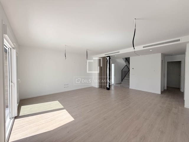 4 slaapkamer Villa te koop in Finestrat met garage - € 555.000 (Ref: 9935282)