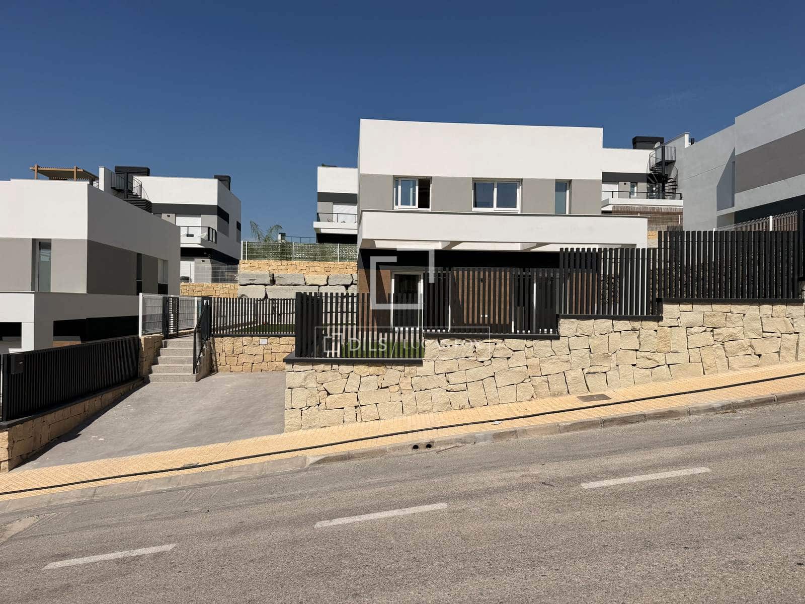 4 slaapkamer Villa te koop in Finestrat met garage - € 555.000 (Ref: 9935282)