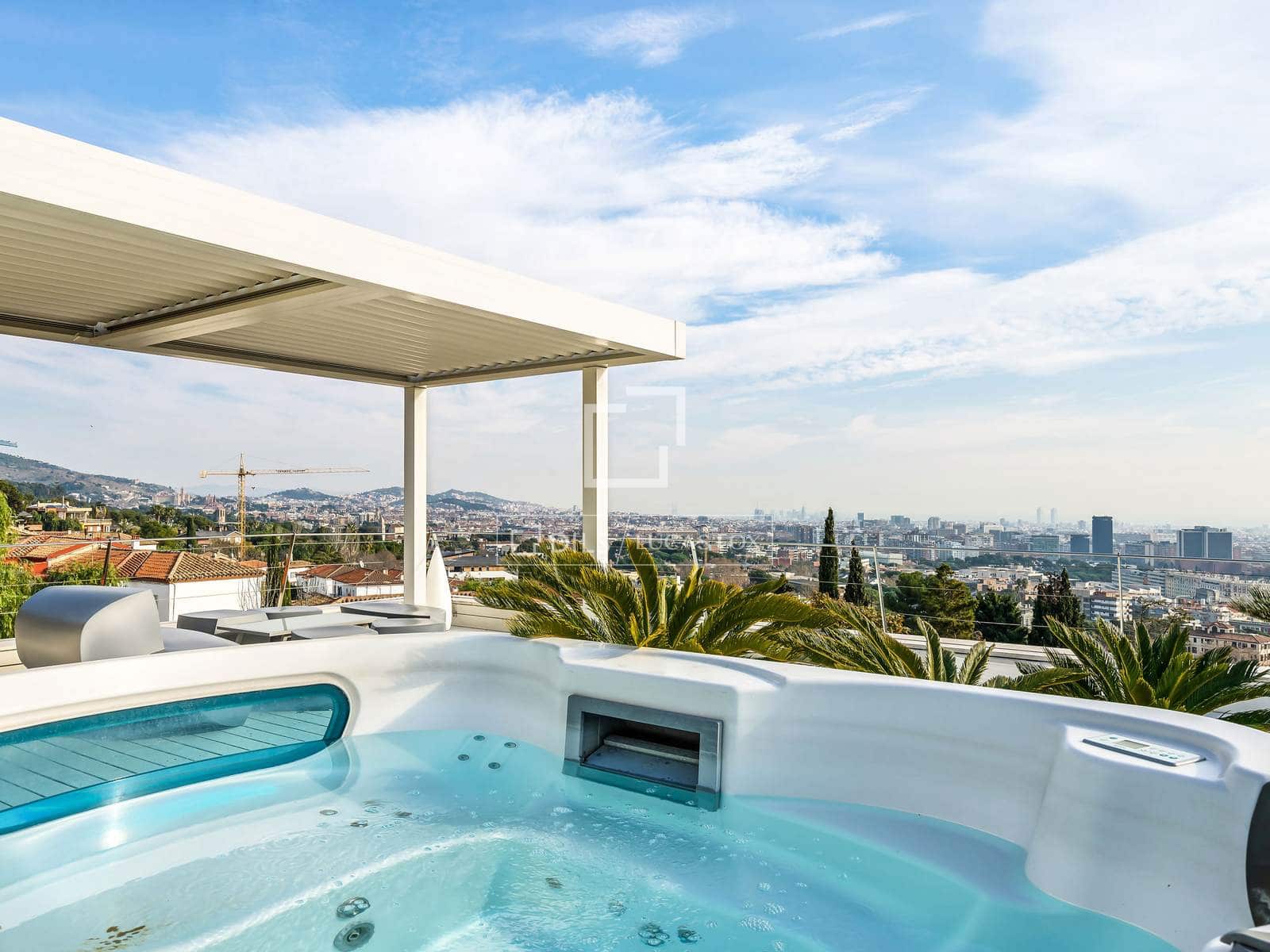 5 soverom Villa til salgs i Barcelona by med svømmebasseng garasje - € 3 900 000 (Ref: 9935351)
