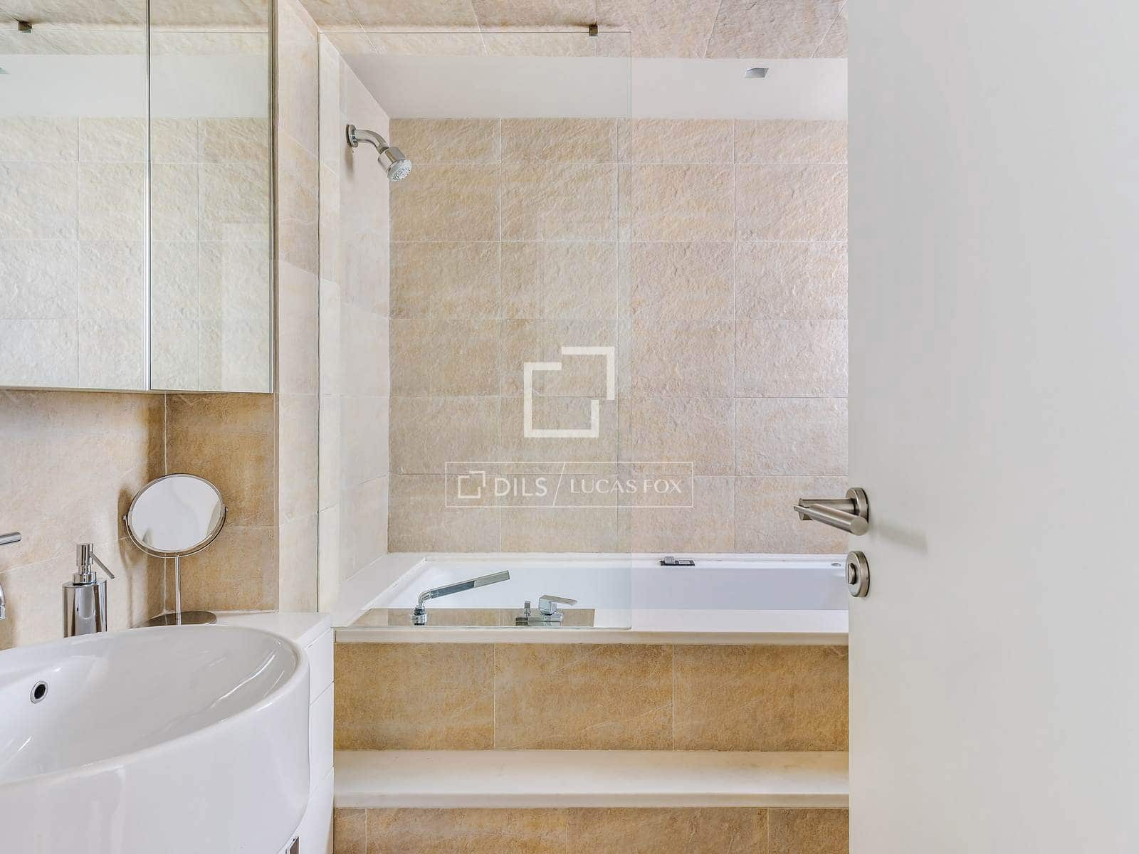 5 soverom Villa til salgs i Barcelona by med svømmebasseng garasje - € 3 900 000 (Ref: 9935351)