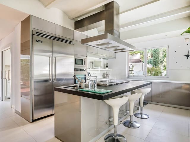 5 soveværelse Villa til salg i Barcelona by med swimmingpool garage - € 3.900.000 (Ref: 9935351)