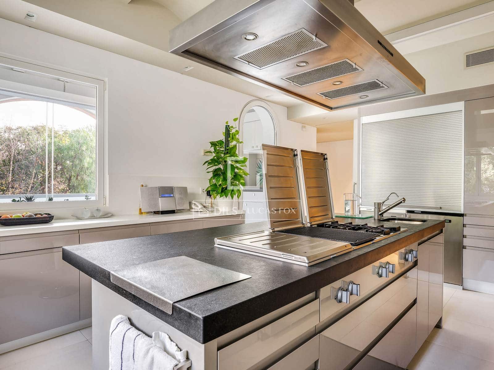 5 soverom Villa til salgs i Barcelona by med svømmebasseng garasje - € 3 900 000 (Ref: 9935351)