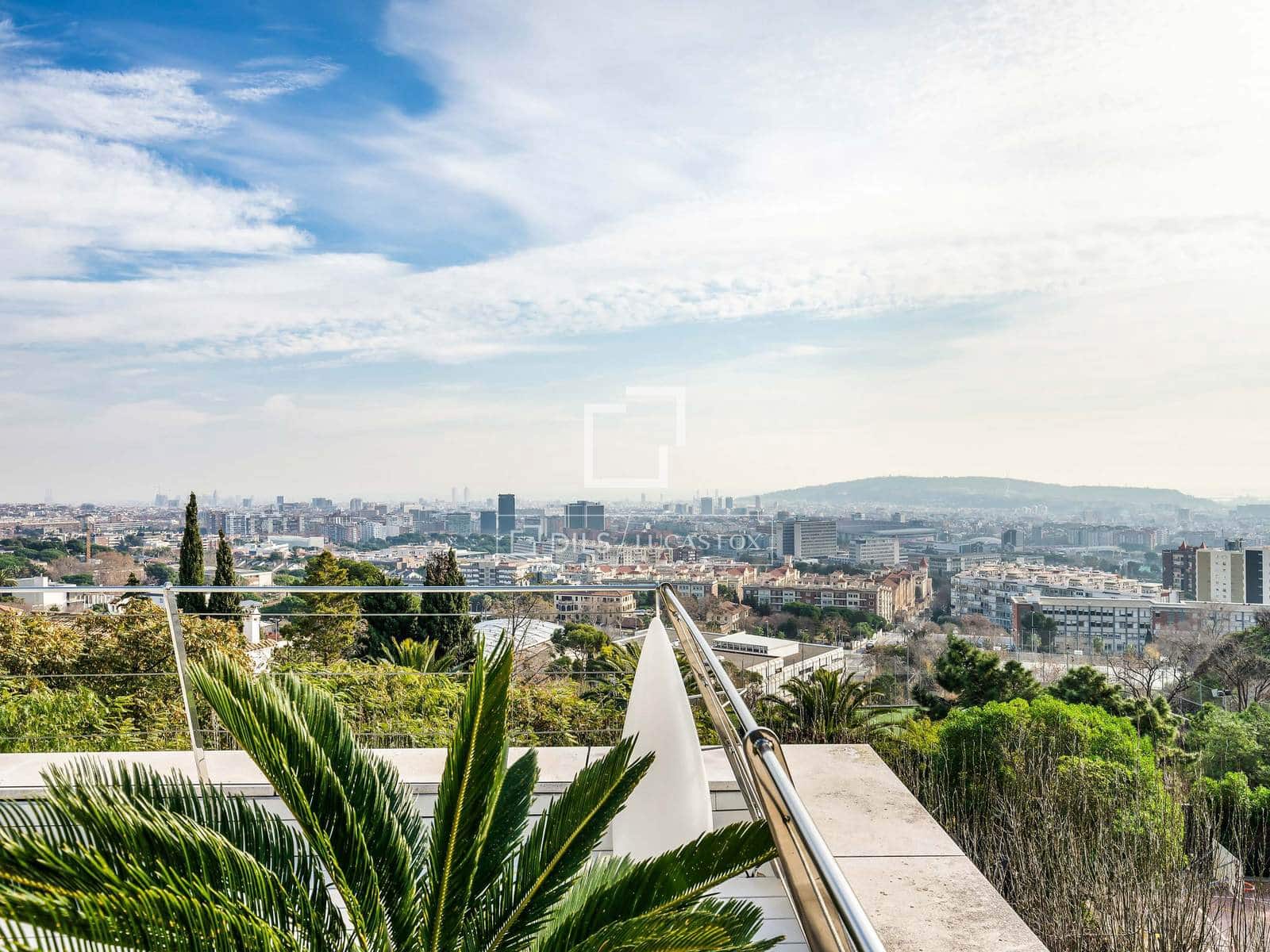 5 soverom Villa til salgs i Barcelona by med svømmebasseng garasje - € 3 900 000 (Ref: 9935351)