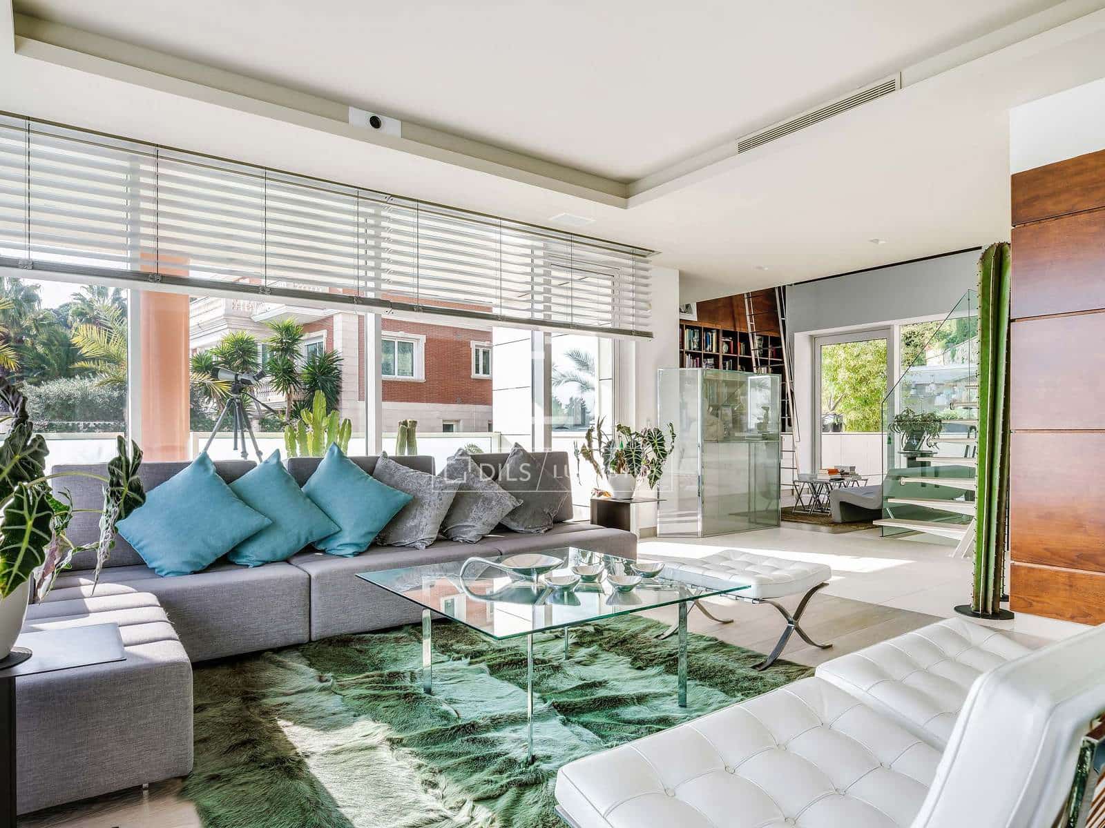 5 soverom Villa til salgs i Barcelona by med svømmebasseng garasje - € 3 900 000 (Ref: 9935351)