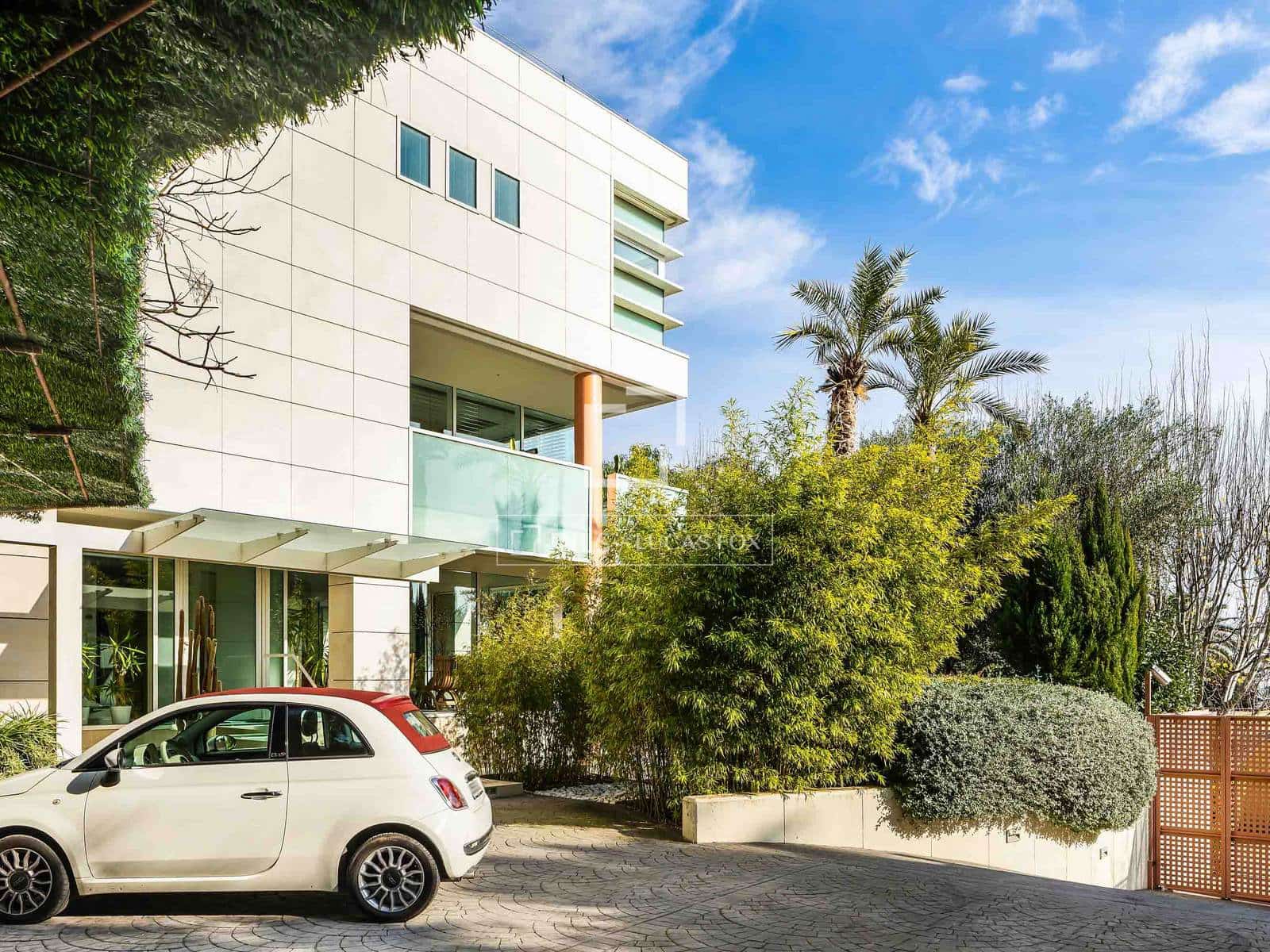 5 soverom Villa til salgs i Barcelona by med svømmebasseng garasje - € 3 900 000 (Ref: 9935351)