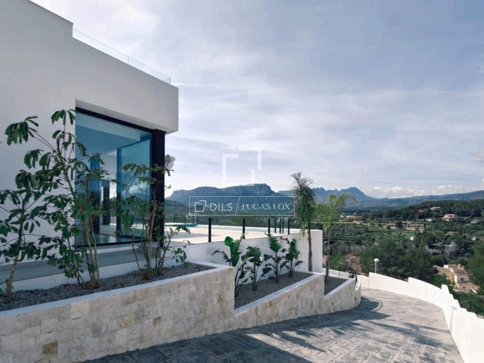 3 bedroom Villa for sale in Calpe / Calp with pool garage - € 1,135,000 (Ref: 9937295)