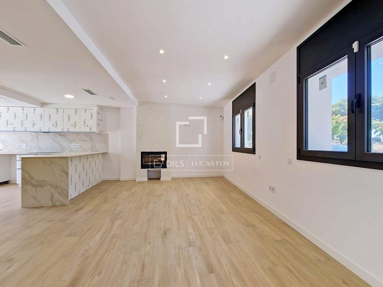 Chalet de 3 habitaciones en Vilanova i la Geltrú en venta con garaje - 595.000 € (Ref: 9937299)