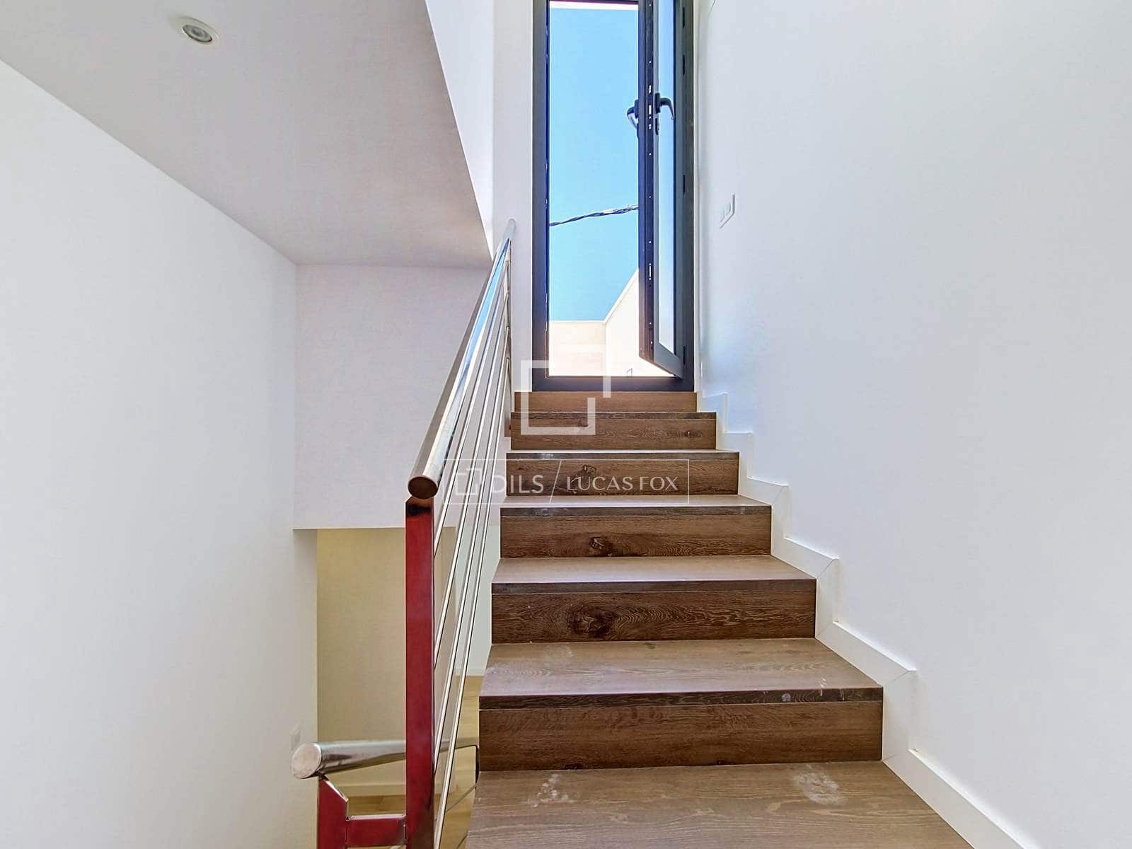 Chalet de 3 habitaciones en Vilanova i la Geltrú en venta con garaje - 595.000 € (Ref: 9937299)