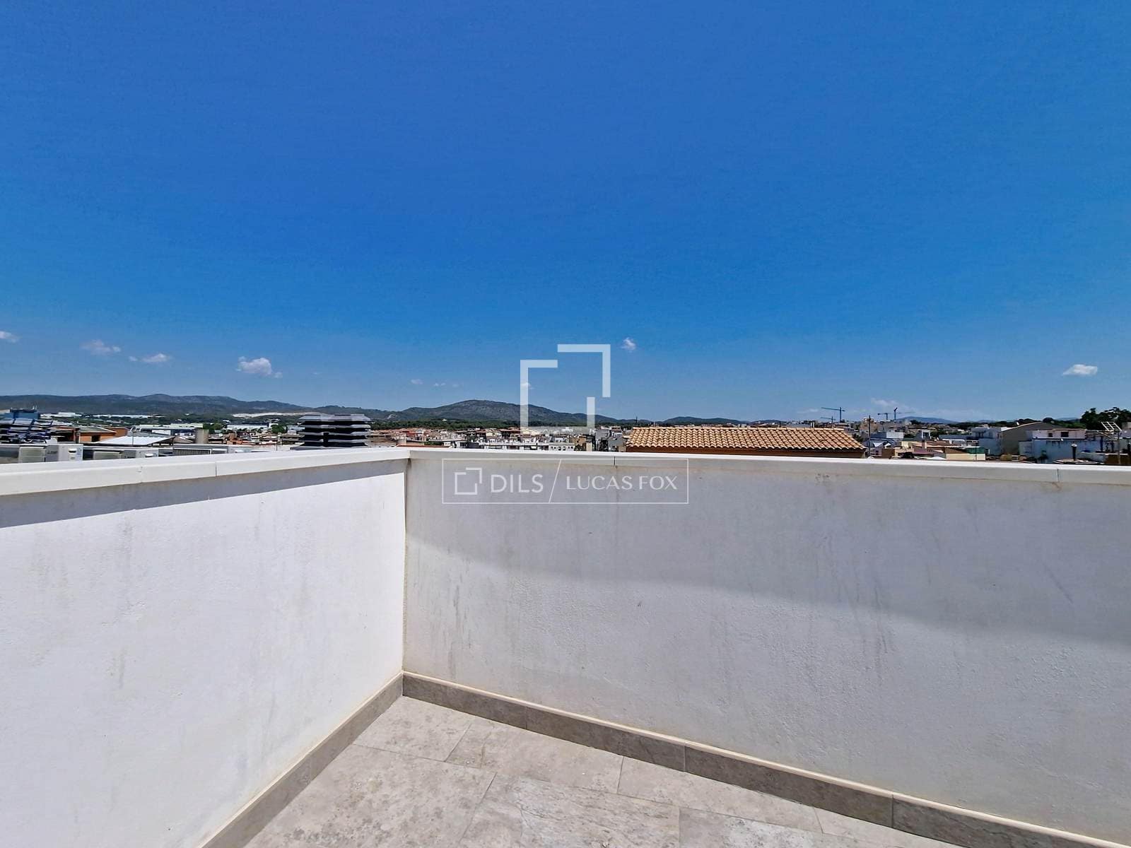 Chalet de 3 habitaciones en Vilanova i la Geltrú en venta con garaje - 595.000 € (Ref: 9937299)