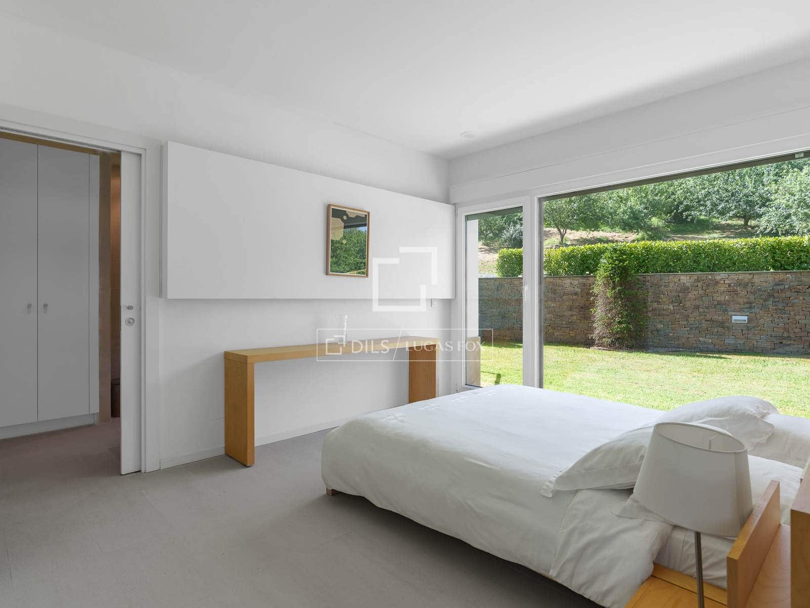 5 bedroom Villa for sale in Donostia-San Sebastian with pool garage - € 5,650,000 (Ref: 9937302)