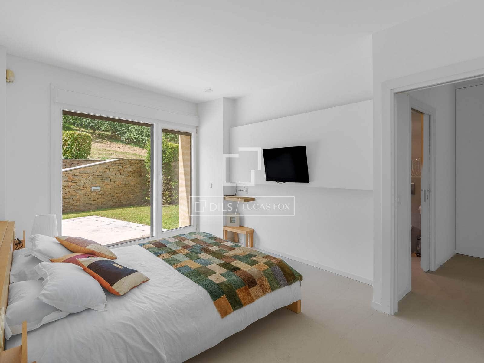 5 bedroom Villa for sale in Donostia-San Sebastian with pool garage - € 5,650,000 (Ref: 9937302)