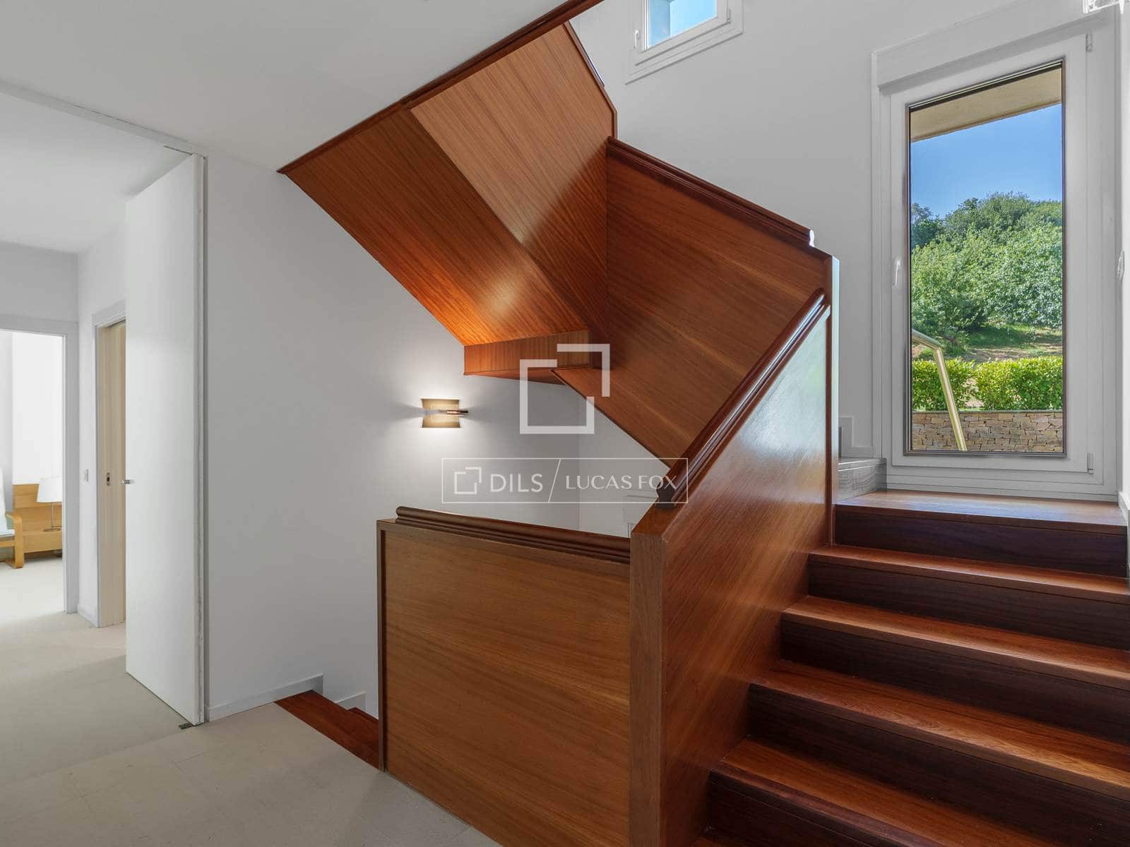 5 bedroom Villa for sale in Donostia-San Sebastian with pool garage - € 5,650,000 (Ref: 9937302)