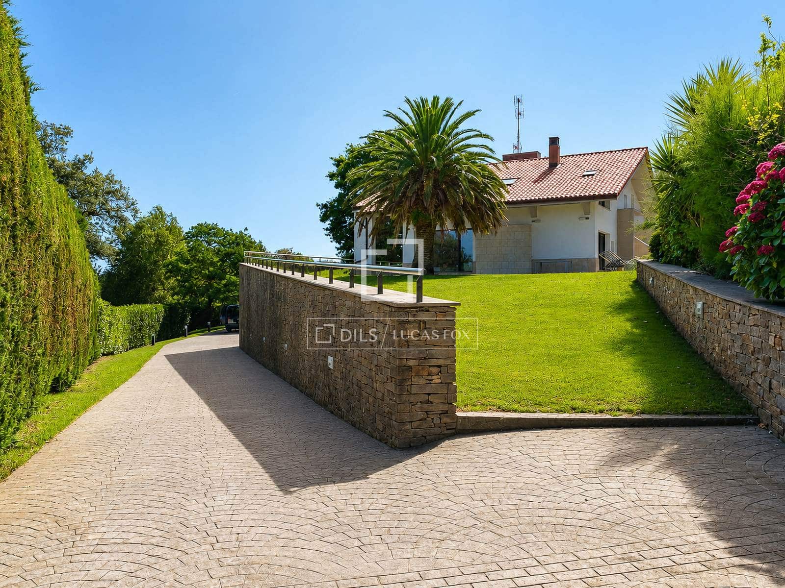 5 bedroom Villa for sale in Donostia-San Sebastian with pool garage - € 5,650,000 (Ref: 9937302)