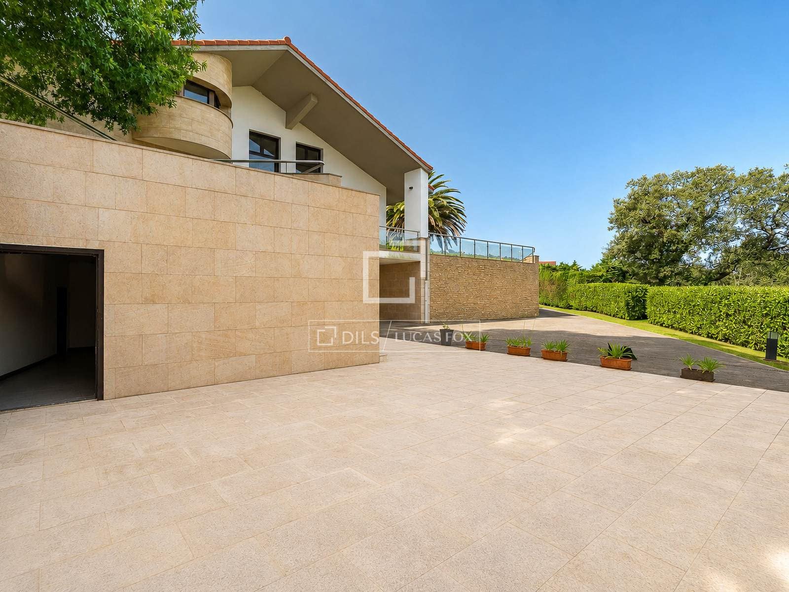 5 bedroom Villa for sale in Donostia-San Sebastian with pool garage - € 5,650,000 (Ref: 9937302)