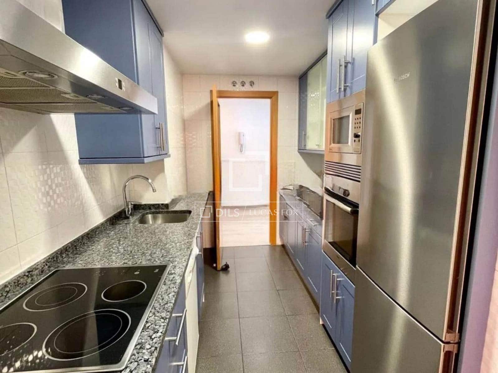 Appartement de 3 chambres à louer à Madrid ville avec piscine garage - 2 000 € (Ref: 9938483)
