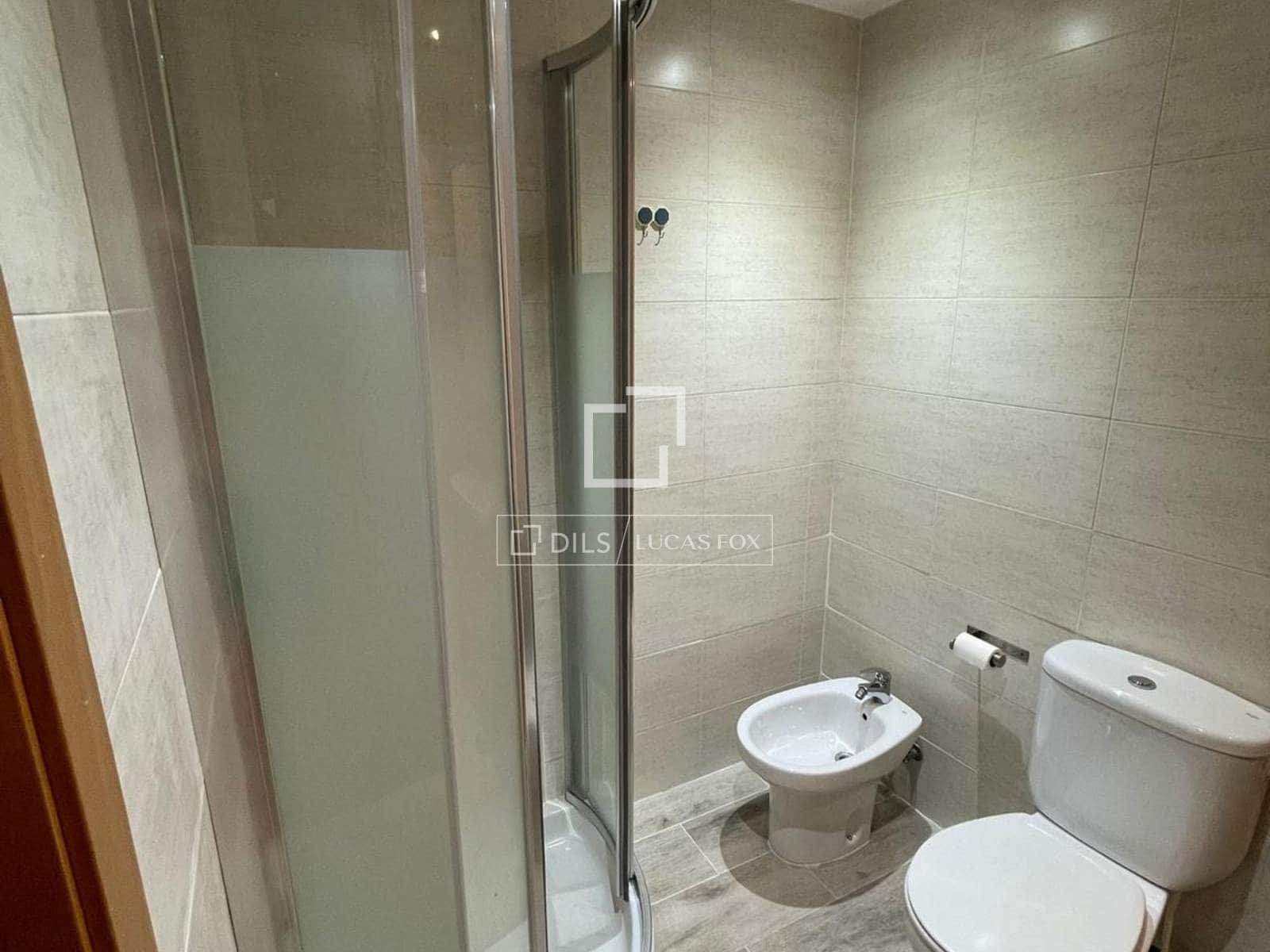 Appartement de 3 chambres à louer à Madrid ville avec piscine garage - 2 000 € (Ref: 9938483)