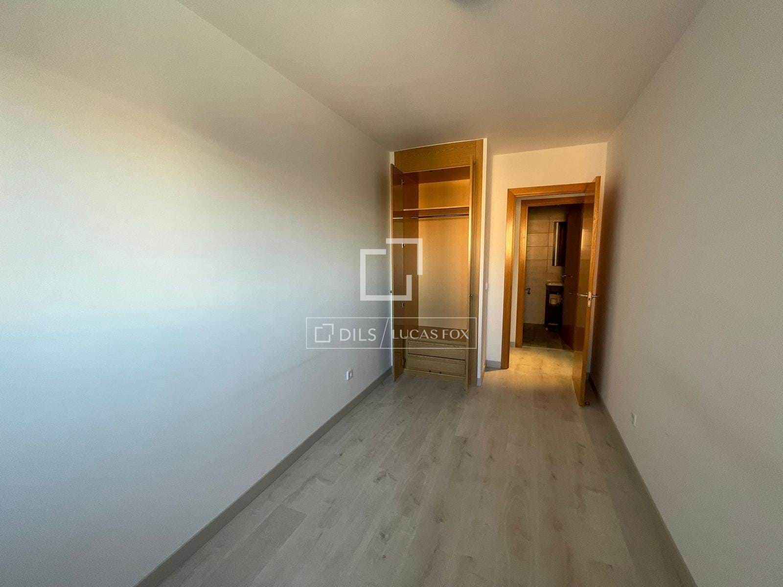 Appartement de 3 chambres à louer à Madrid ville avec piscine garage - 2 000 € (Ref: 9938483)